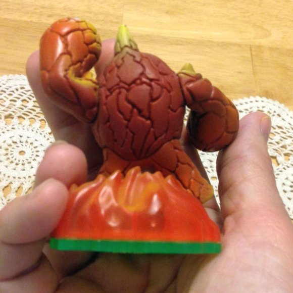 Skylanders Spyros Adventure Eruptor plus Collector's Card - Picture 4 of 9